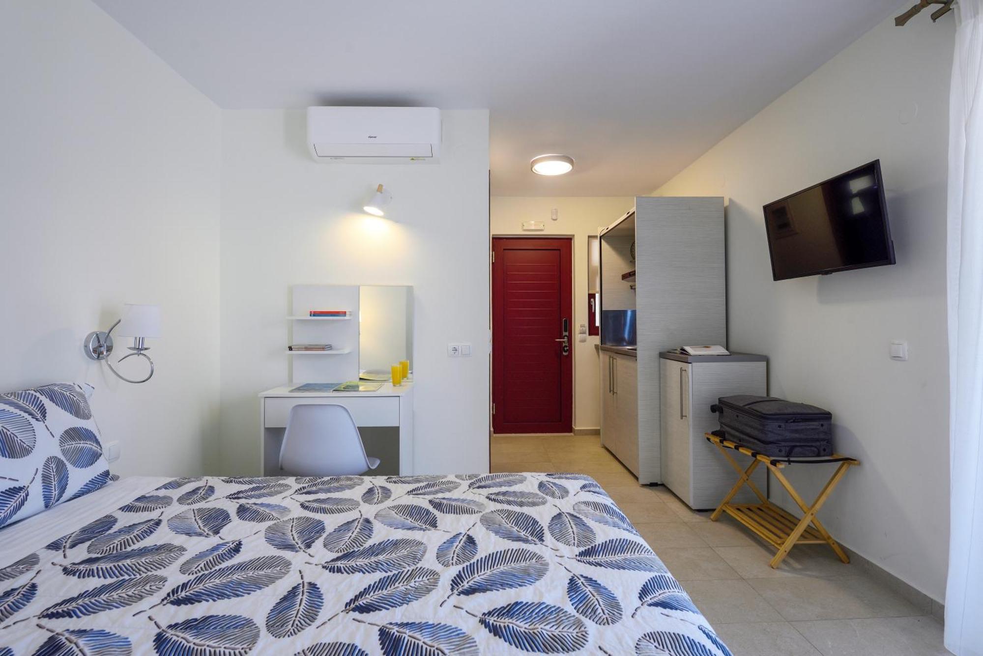 Elpiniki Luxury Rooms Nea Poteidaia Exterior foto
